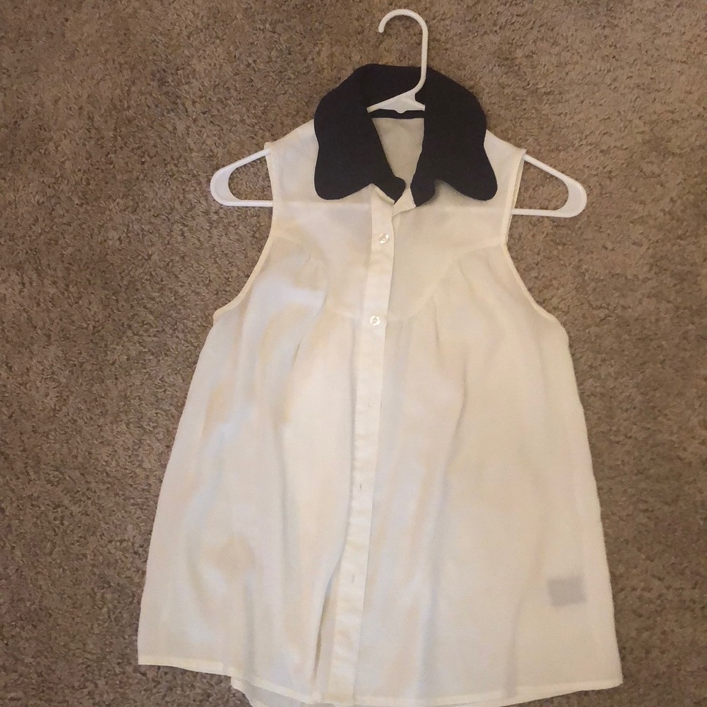 Sleeveless button down top